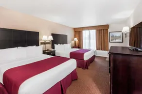 Ramada by Wyndham Grayling Hotel & Conference Center - Image 2