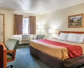 Econo Lodge City Center - Image 5