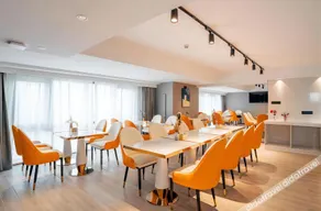 Huaxin Hotel (Wuhan Jinyinhu 5th Ring Sports Center) - Image 4