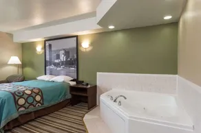 Super 8 by Wyndham Germantown/Milwaukee - Image 3