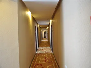 Holiday Inn Billion - Image 1