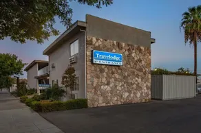 Travelodge by Wyndham Fresno Yosemite Area - Image 2
