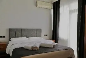 Black Pearly Hotel - Image 2
