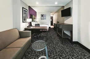 Comfort Inn & Suites - Image 3