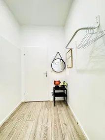 Elegant 5BR Home Ideal for Families - Image 4