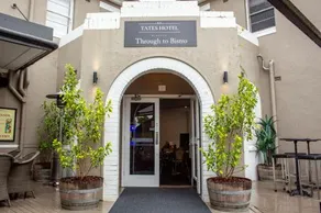 Tates Hotel - Image 4