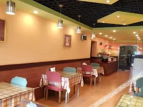 Yiguang Homestay (Urumqi Hualing Pedestrian Street) - Image 3