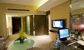 E M Grand Hotel - Image 5