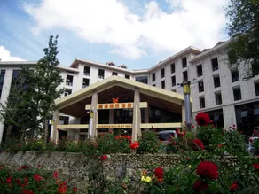 Xinding Holiday Hotel - Image 1