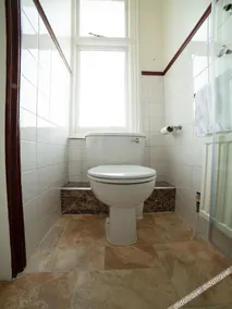 Fines Bayliwick Hotel - Image 2