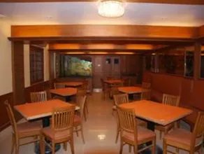 Nahar Manchester Inn - Image 5