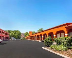 Vermilion Inn - Image 2