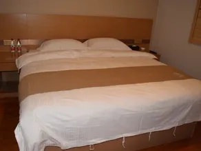 GreenTree Inn Zhengzhou Xingzheng City Longhu Town Xiangyun Road Express Hotel - Image 3