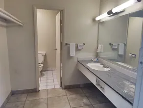 Best Inn & Suites - Image 2