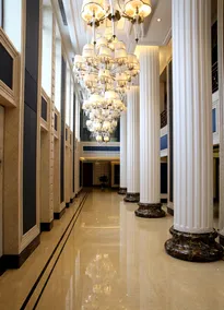 Lanzuan International Castle Hotel - Image 2