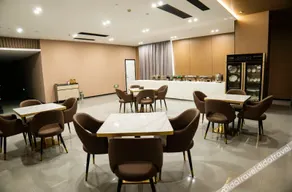 Yongning Xintiandi Holiday Hotel - Image 2