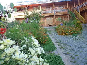 Lugu Lake Hualou Hotel - Image 2
