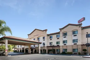 Comfort Suites Redlands - Image 2