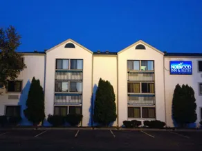 Travelodge by Wyndham Brooklyn Center - Image 2