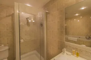 The Three Swans Hotel, Market Harborough, Leicestershire - Image 3