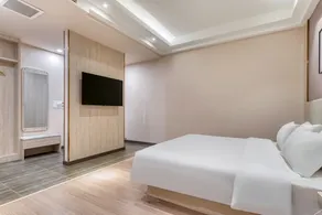 Yinzhou Jiayi (Laiwu Zhangjiawa Changshao North Road Branch) - Image 2