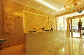 Golden Hotel - Image 3