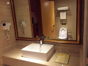 Vienna Hotel Shenzhen Honghu Branch - Image 3