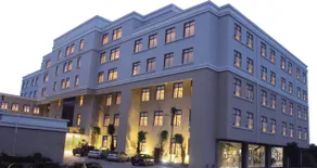 Island Hotel - Image 1