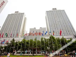 Yifan Hotel - Image 4