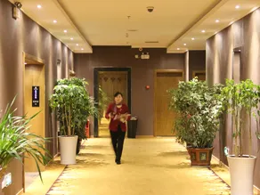 Caishen Hotel - Image 4