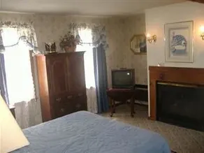 Sturbridge Country Inn - Image 3