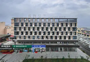 Comfort Hotel - Image 2
