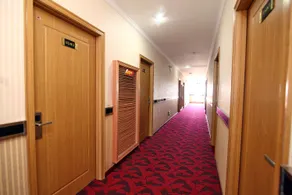 R ROYALSS HOTEL - Image 2