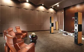 Palm Beach Hotel - Image 1