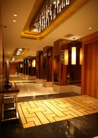 Jinling Lakeview Hotel - Image 2