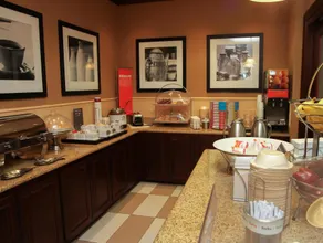 Hampton Inn Clinton - Image 2
