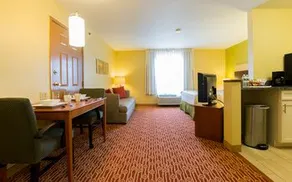 MainStay Suites Sterling near Dulles Town Center - Image 2