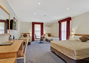 Comfort Inn Bushmans - Image 5
