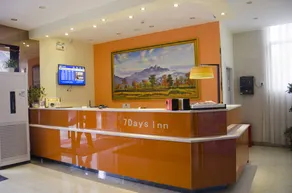 7 Days Inn Huanggang Luotian Hedong Street Dabieshan Food Plaza - Image 2