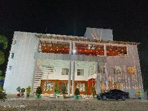 Moments Resort - Image 2
