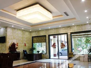 Minzu Hotel - Image 4