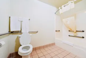 Comfort Crest Inn Smackover - Image 3