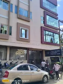 Goroomgo Hotel Triple Tree - Near Railway Station & Airport - Image 2