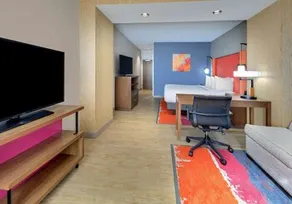 La Quinta Inn & Suites by Wyndham Lakeway - Image 2
