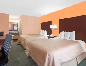 Days Inn by Wyndham Moulton - Image 5