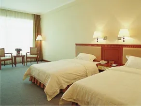 Carefree Hotel - Image 2