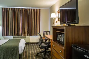 Quality Inn Huntersville Near Lake Norman - Image 2