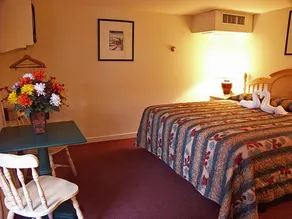 Mountaineer Inn - Image 5