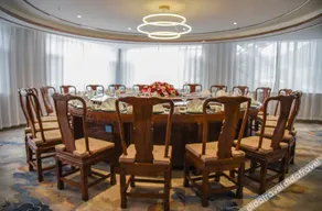 FLOWER HOTEL - Image 4
