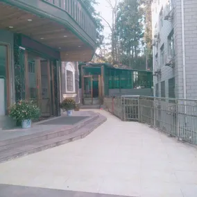 Yinhuwan Hotel - Image 3